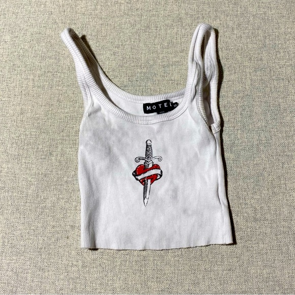 Tops - such a cute little tank👠👠perfect condition!